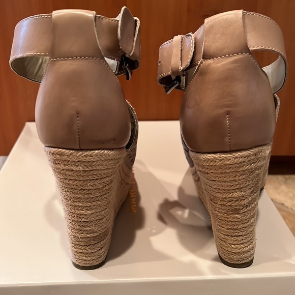 Marc Fisher “Hasina” wedge. Size 8 1-2. - Picture 2 of 4